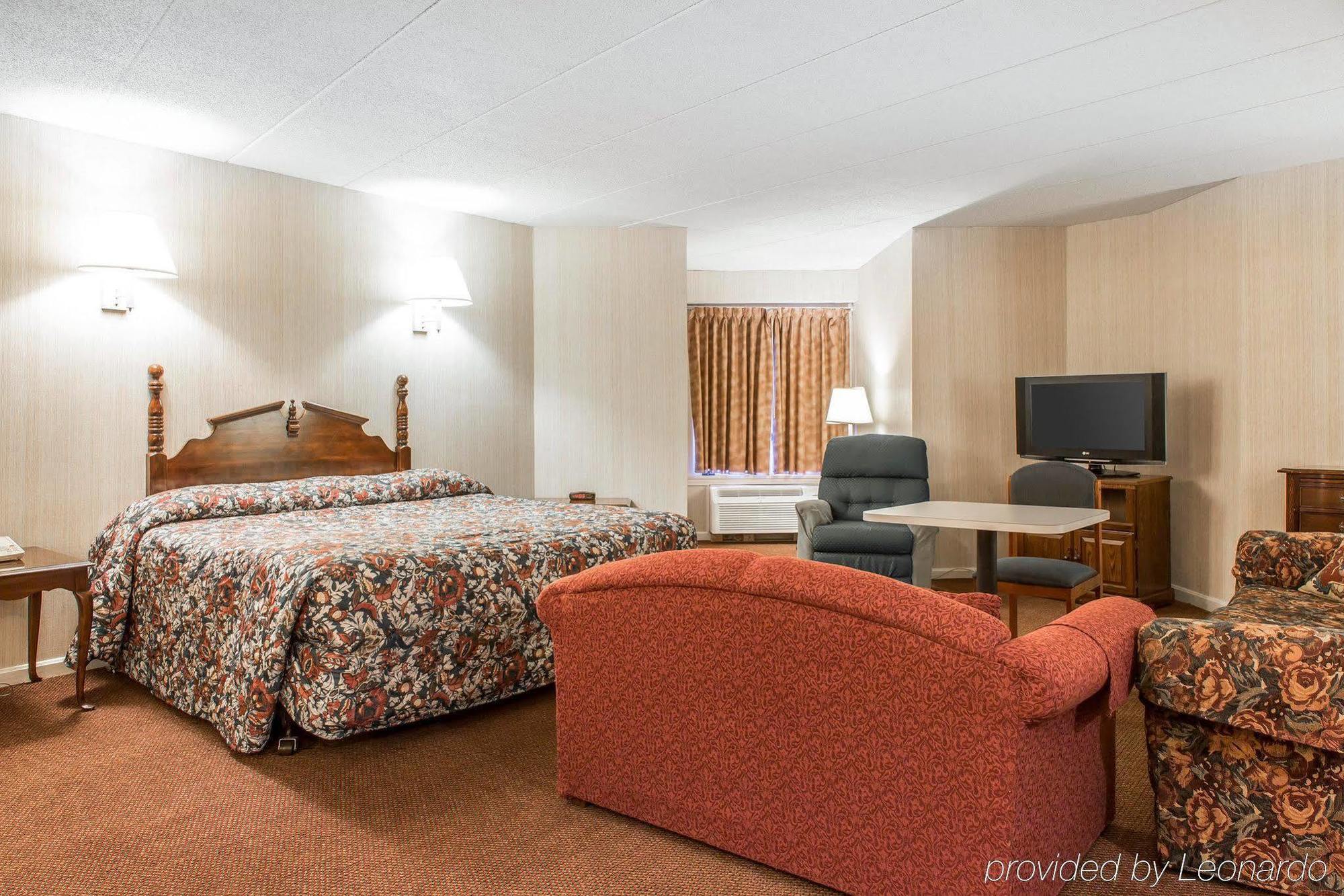 Econo Lodge Inn & Suites Groton Exterior foto
