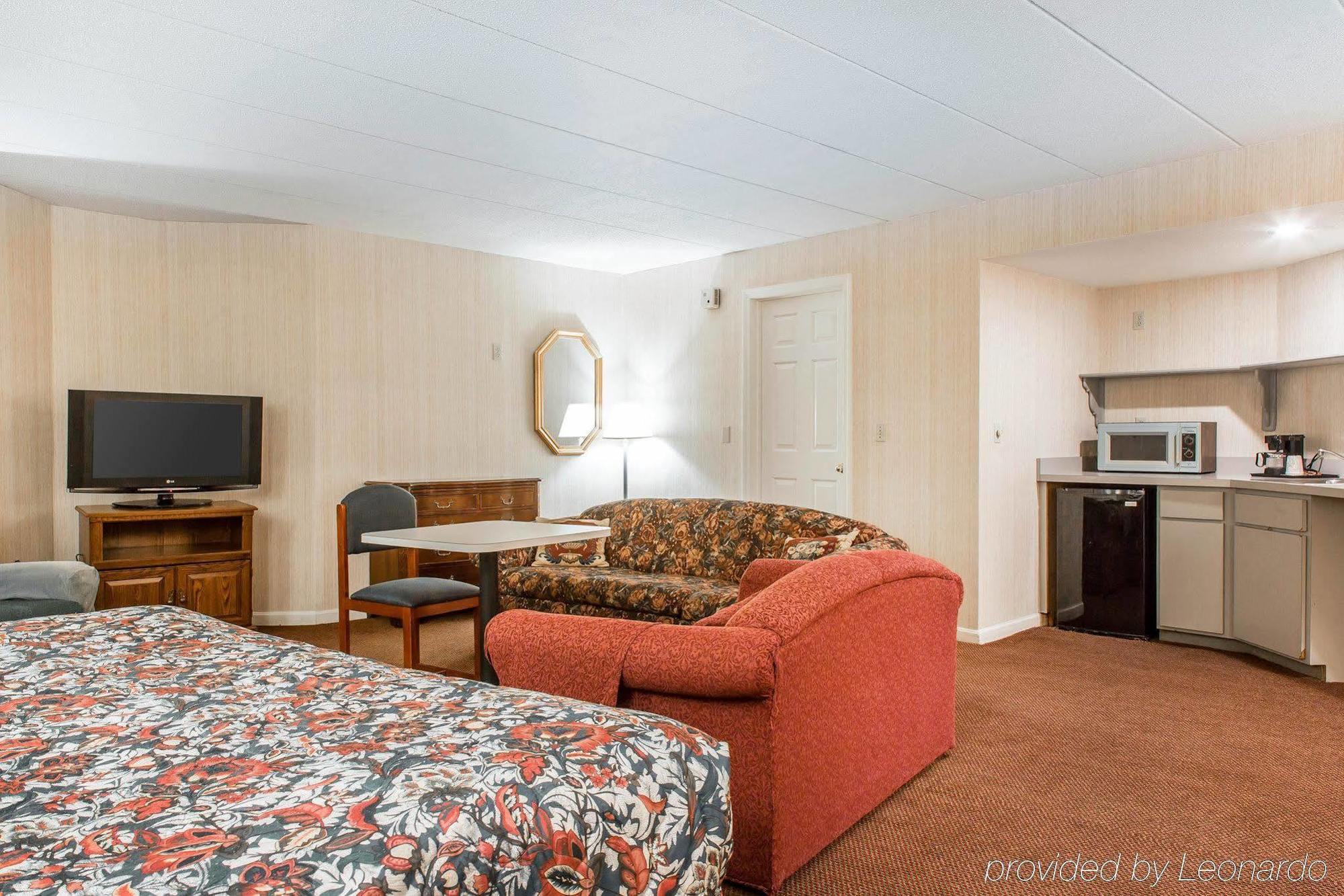 Econo Lodge Inn & Suites Groton Exterior foto