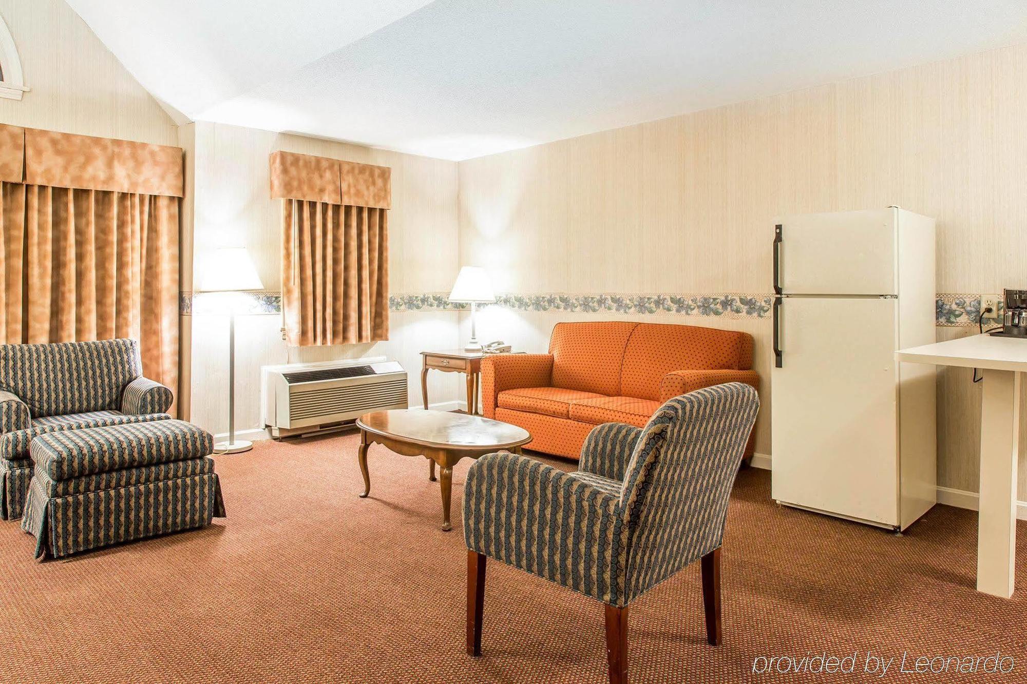 Econo Lodge Inn & Suites Groton Exterior foto