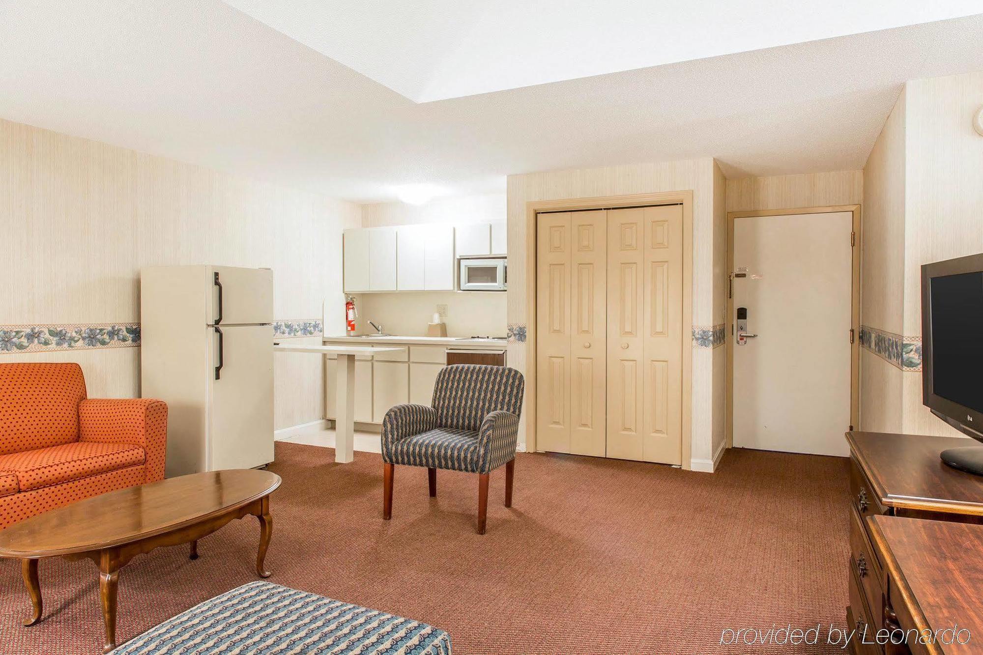 Econo Lodge Inn & Suites Groton Exterior foto