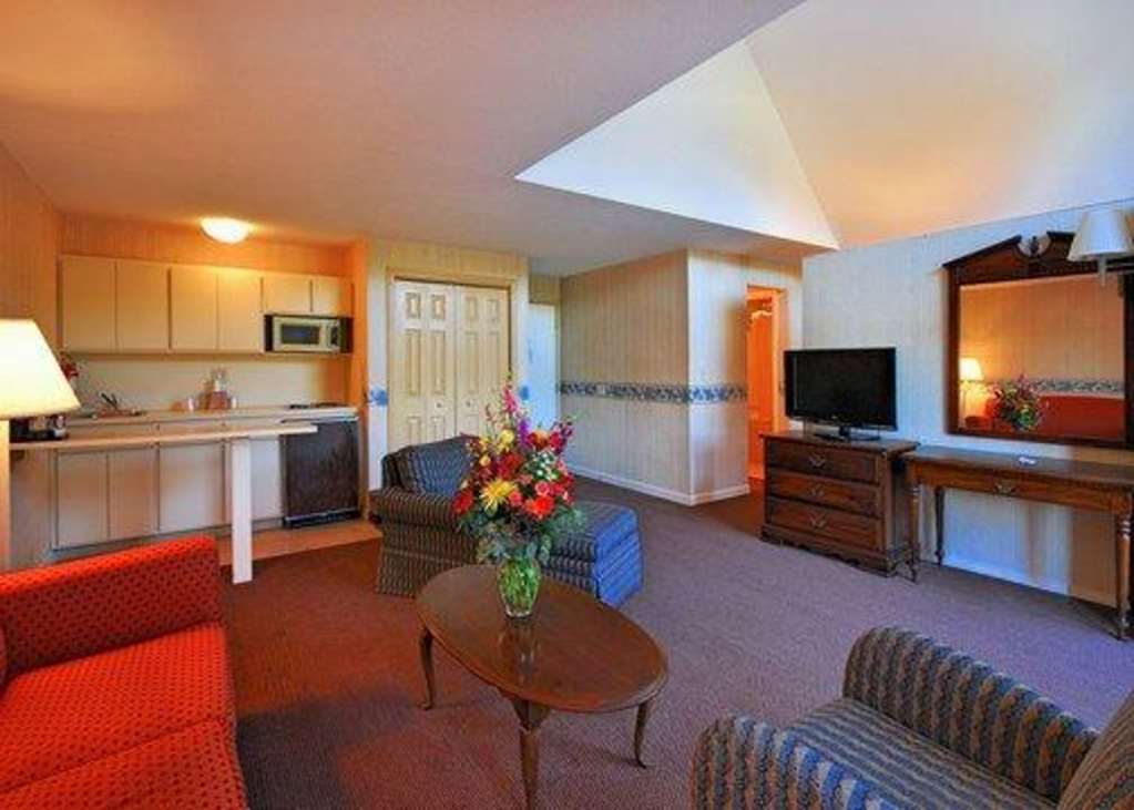 Econo Lodge Inn & Suites Groton Habitación foto