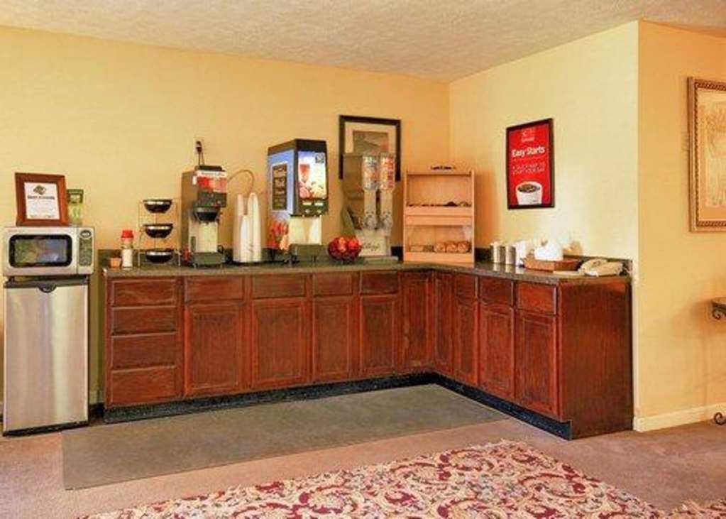 Econo Lodge Inn & Suites Groton Restaurante foto