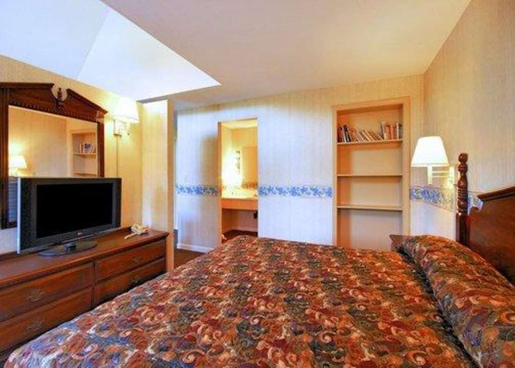 Econo Lodge Inn & Suites Groton Habitación foto